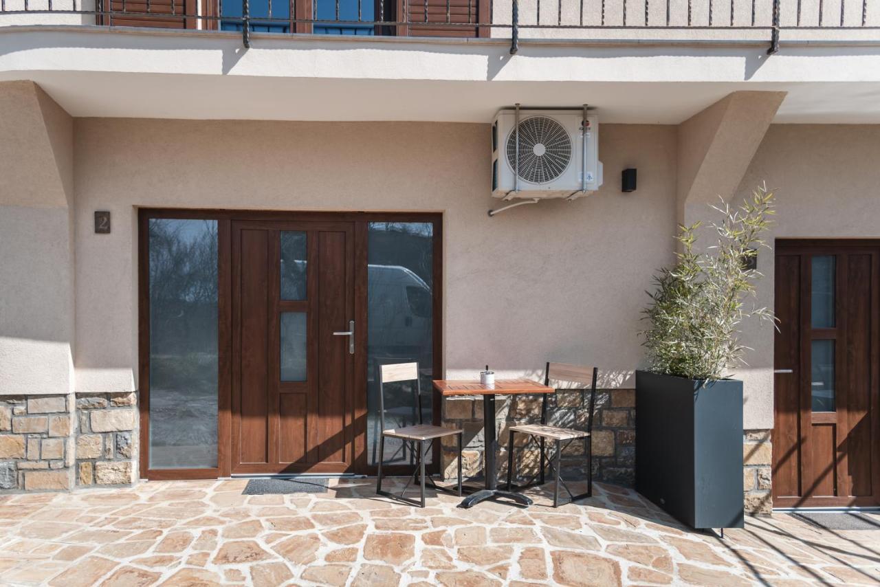Hisa Kapis With Hot Tube Koper Exterior foto