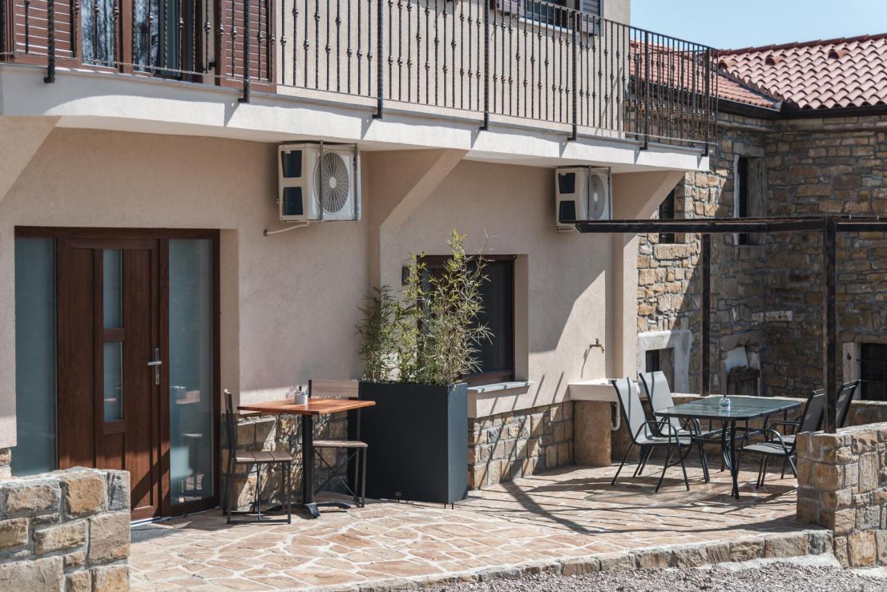 Hisa Kapis With Hot Tube Koper Exterior foto