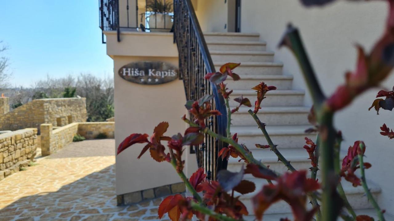 Hisa Kapis With Hot Tube Koper Exterior foto