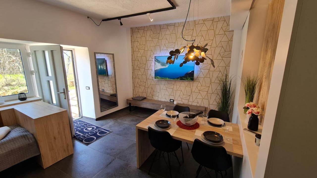 Hisa Kapis With Hot Tube Koper Exterior foto