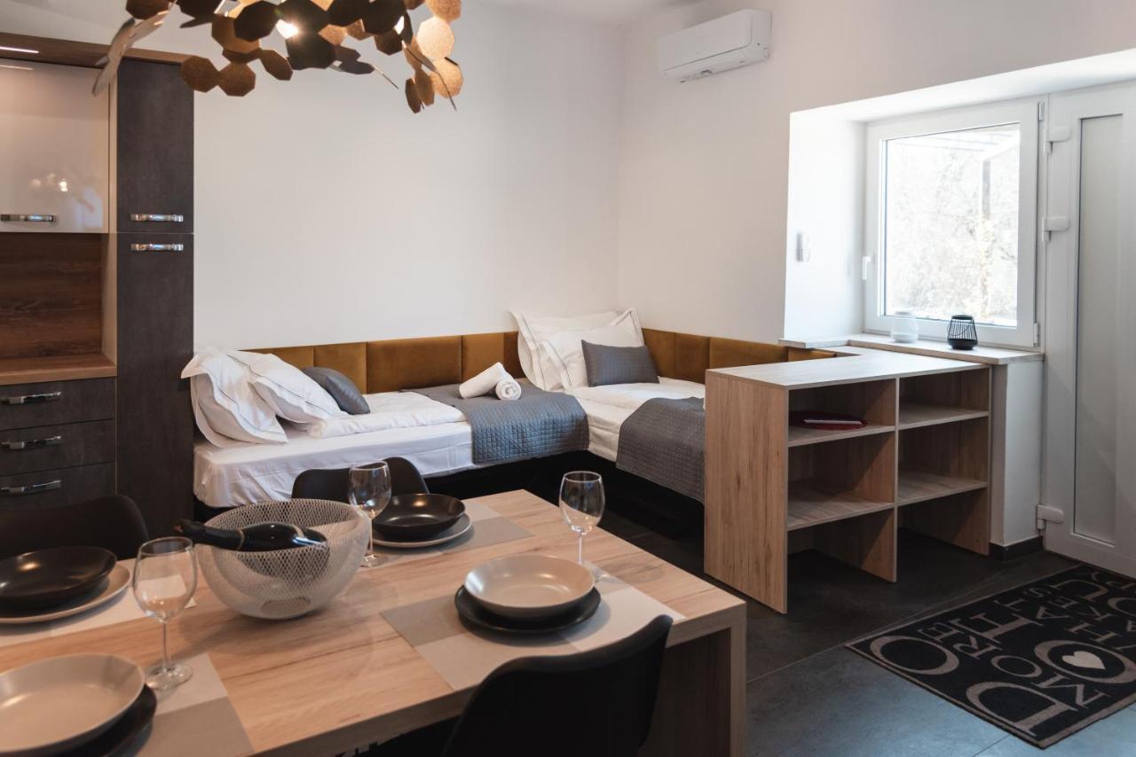 Hisa Kapis With Hot Tube Koper Exterior foto