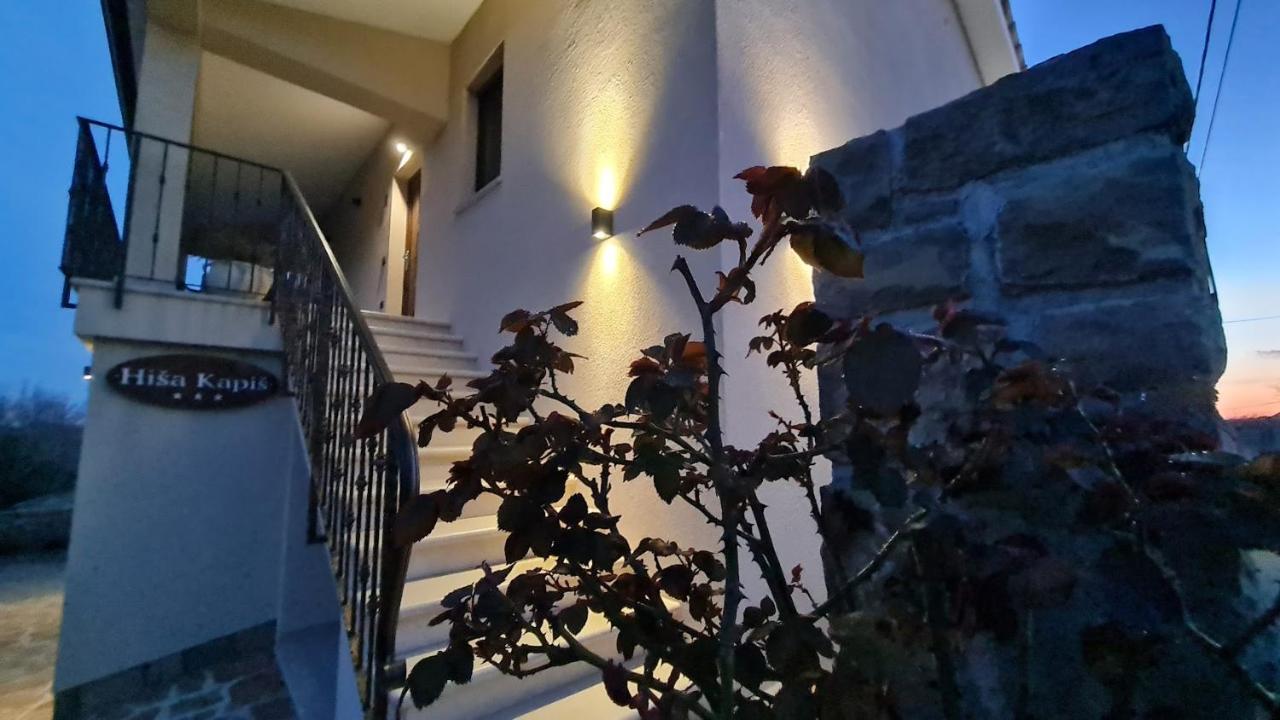 Hisa Kapis With Hot Tube Koper Exterior foto