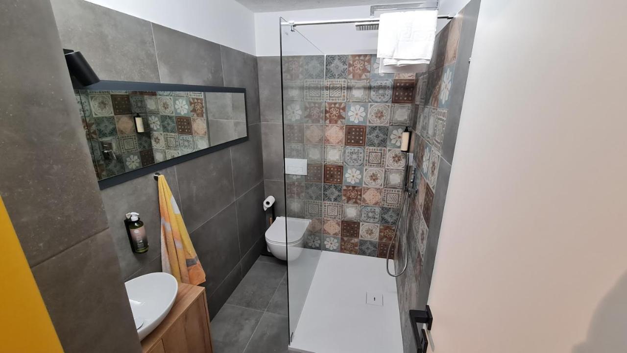 Hisa Kapis With Hot Tube Koper Exterior foto