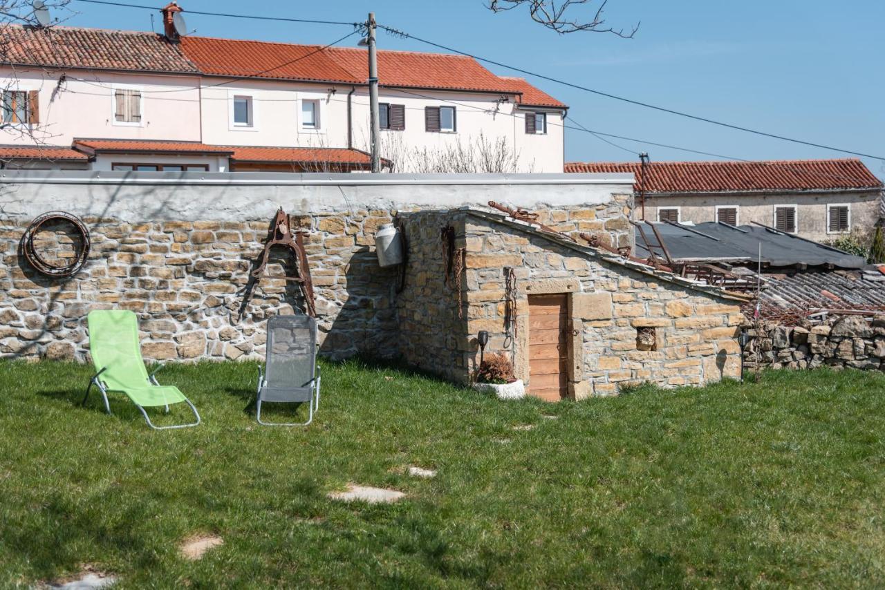 Hisa Kapis With Hot Tube Koper Exterior foto