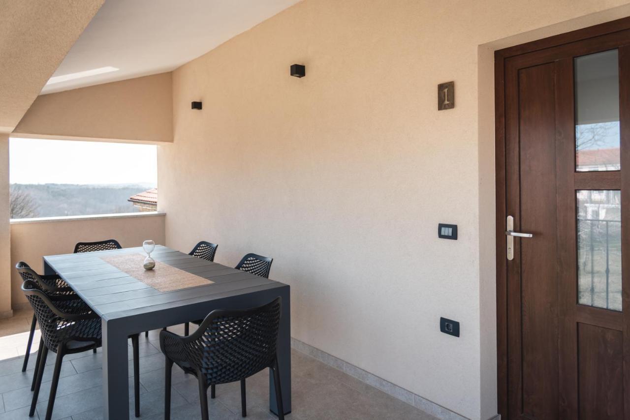 Hisa Kapis With Hot Tube Koper Exterior foto