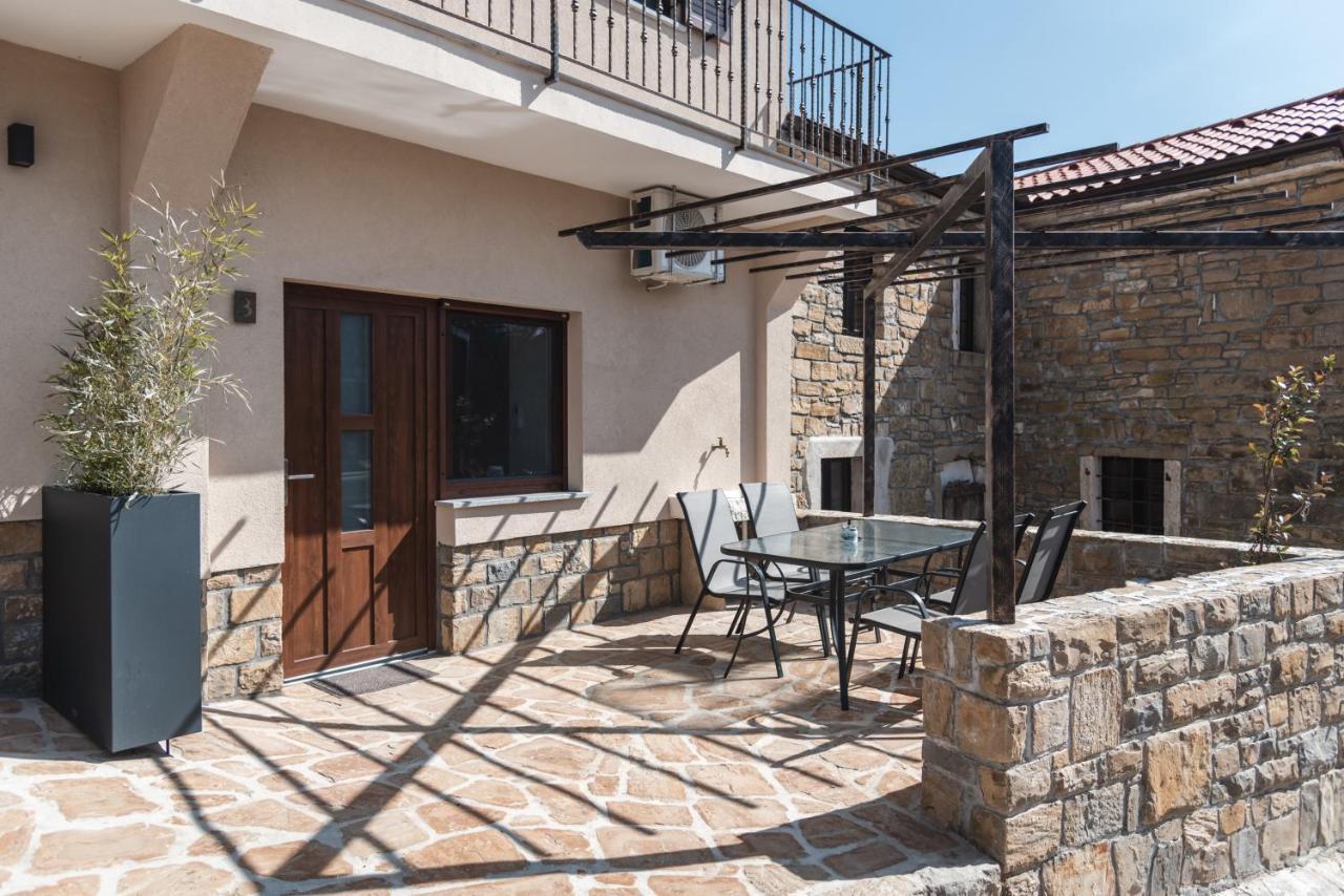 Hisa Kapis With Hot Tube Koper Exterior foto