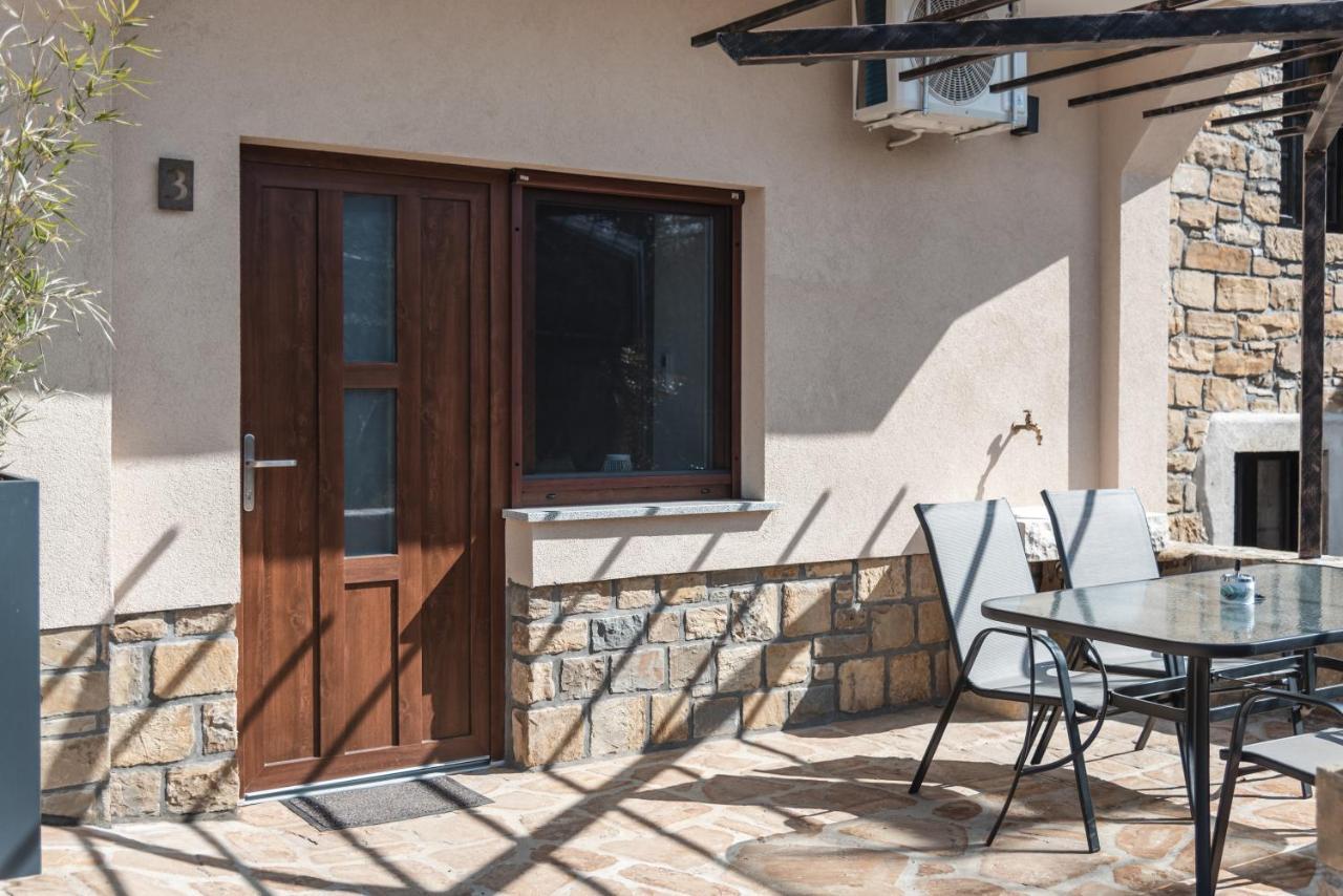 Hisa Kapis With Hot Tube Koper Exterior foto