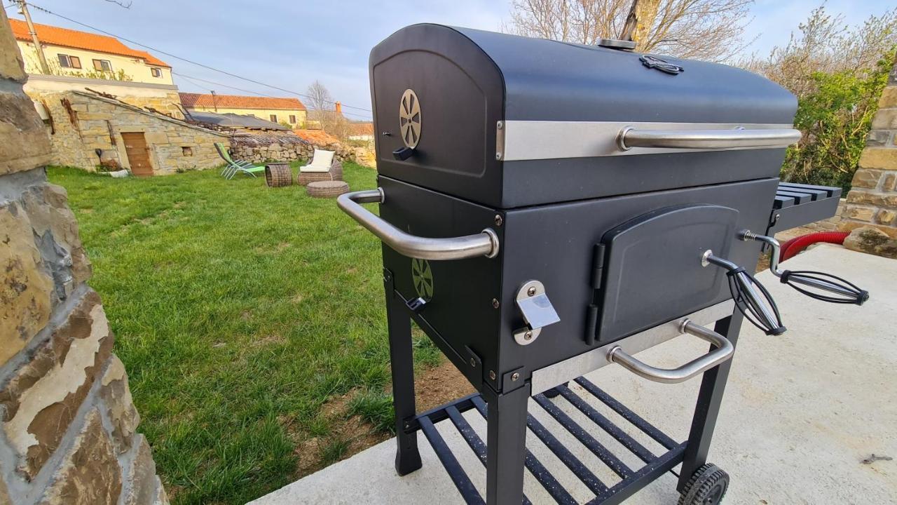 Hisa Kapis With Hot Tube Koper Exterior foto