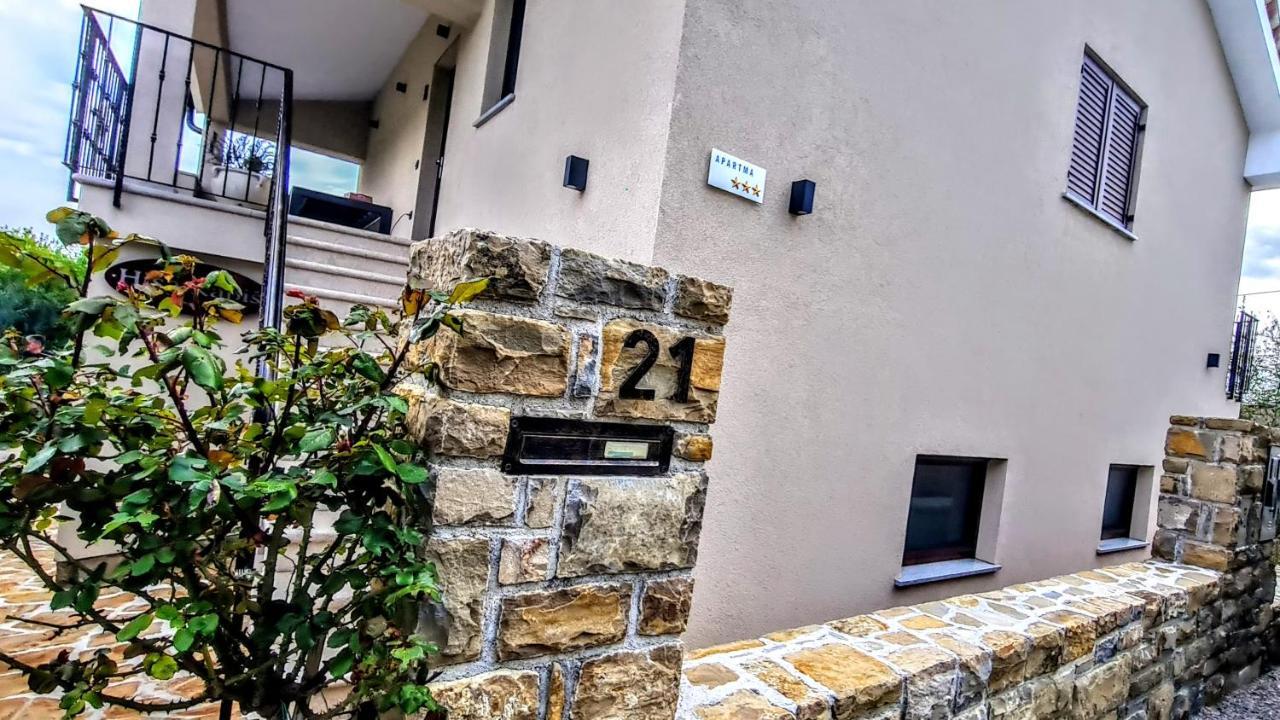 Hisa Kapis With Hot Tube Koper Exterior foto