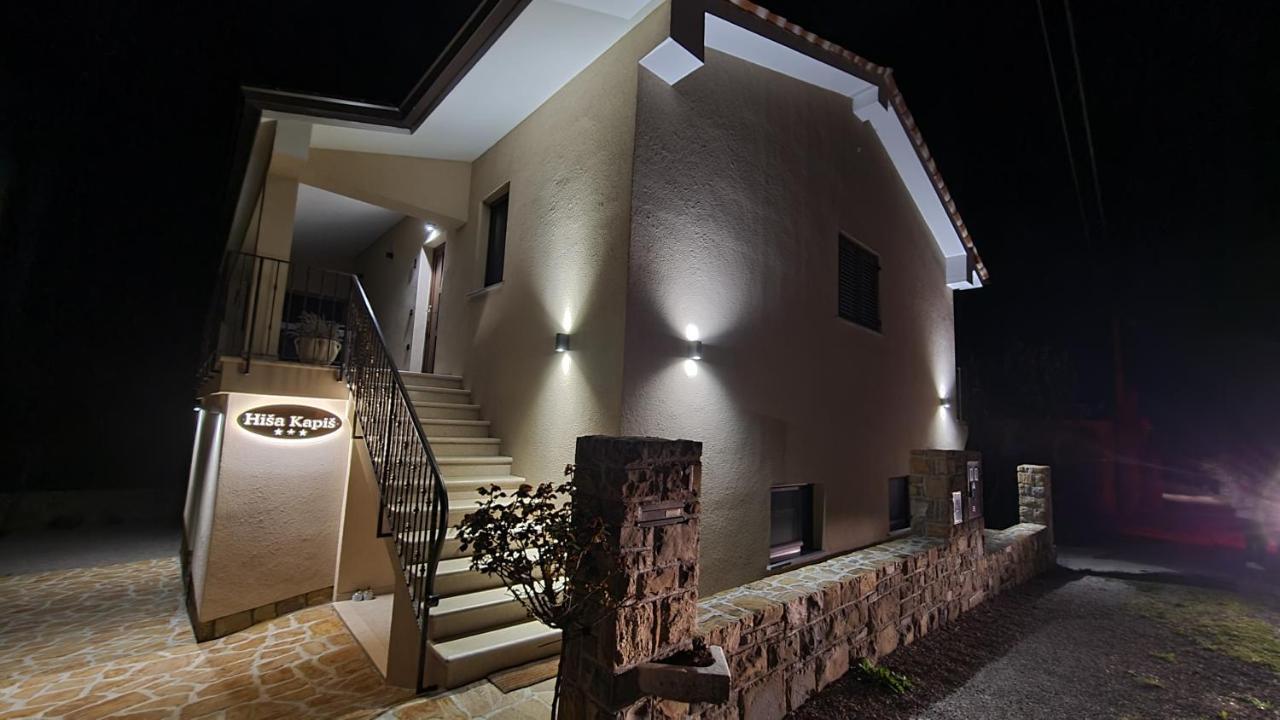 Hisa Kapis With Hot Tube Koper Exterior foto