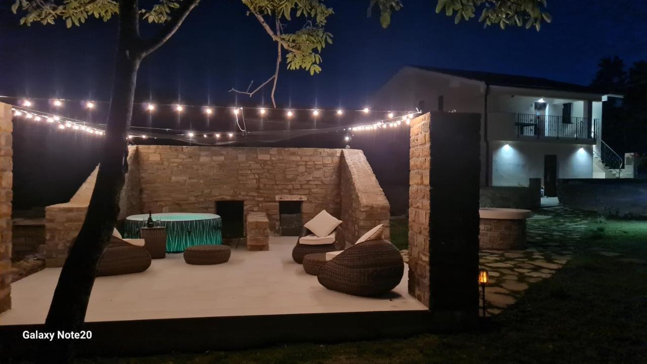 Hisa Kapis With Hot Tube Koper Exterior foto