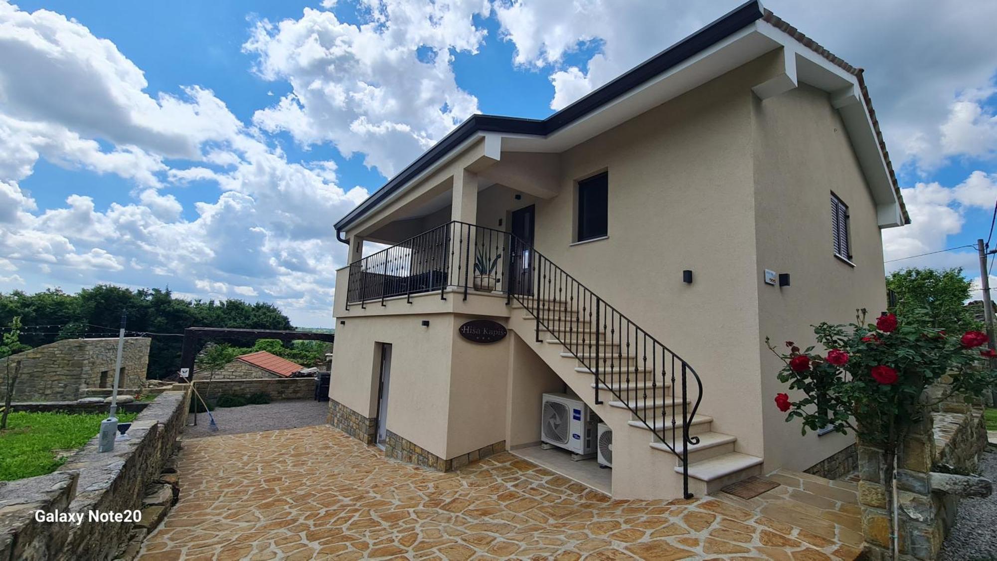 Hisa Kapis With Hot Tube Koper Exterior foto
