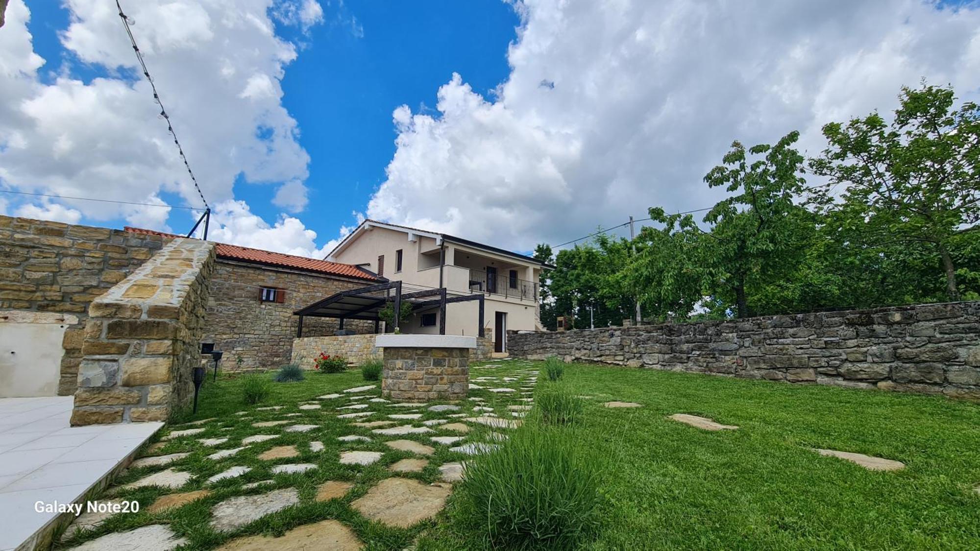 Hisa Kapis With Hot Tube Koper Exterior foto