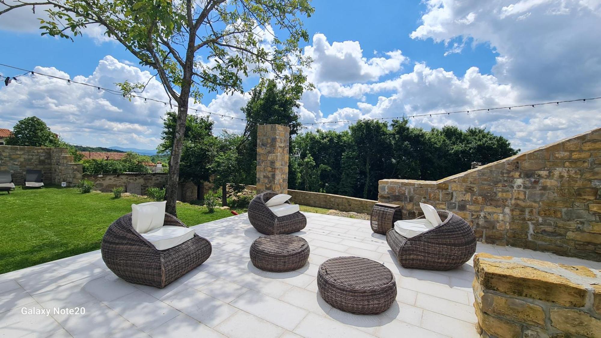 Hisa Kapis With Hot Tube Koper Exterior foto